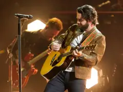 Review & setlist: Thomas Rhett’s 5-hour show at Fenway full of emotion