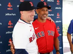 Alex Cora shares he’s remained in contact with Alex Bregman amid star 3B’s free agency