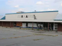 Rat Market? Abandoned Star Market gets a makeover.